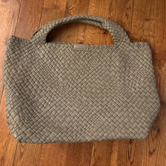 Falor Made in Italy Leather Woven Bag in Neutral Taupe Color. - Picture 8 of 17